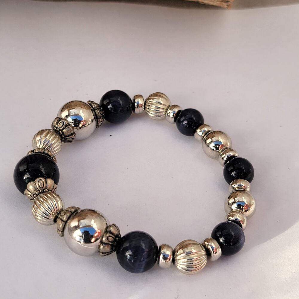 Vintage black and silver stretch bracelet with ribbed and smooth beads